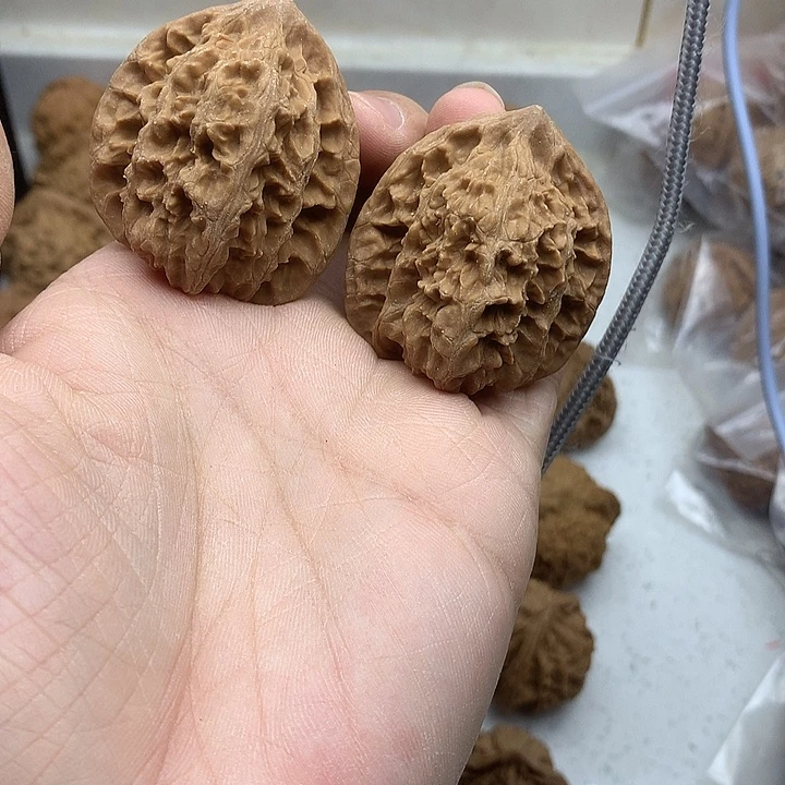 吊坠文玩核桃40 三角盘龙虎头