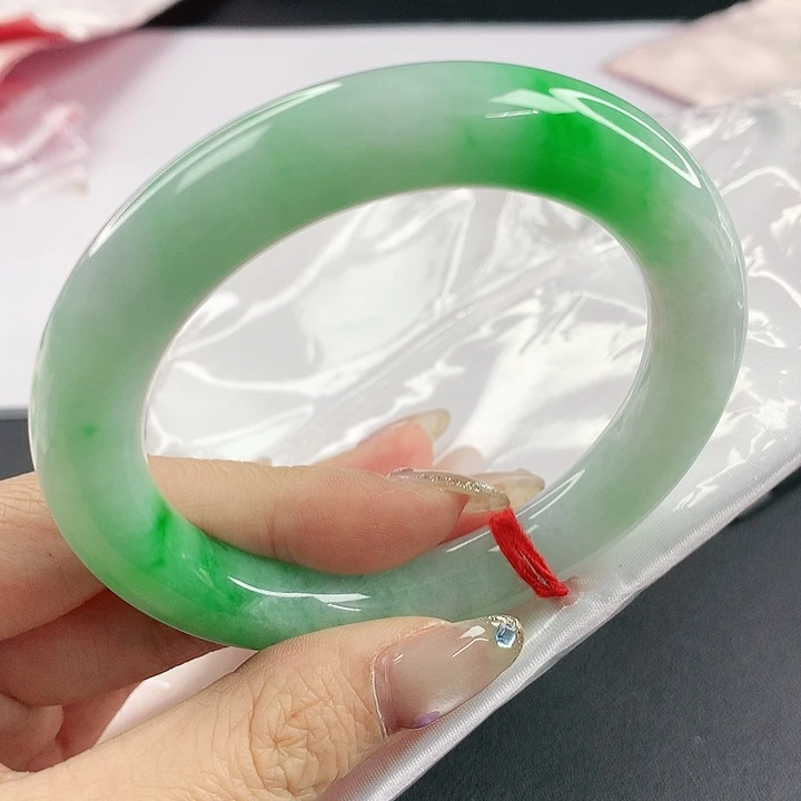 未镶嵌手镯翡翠，824