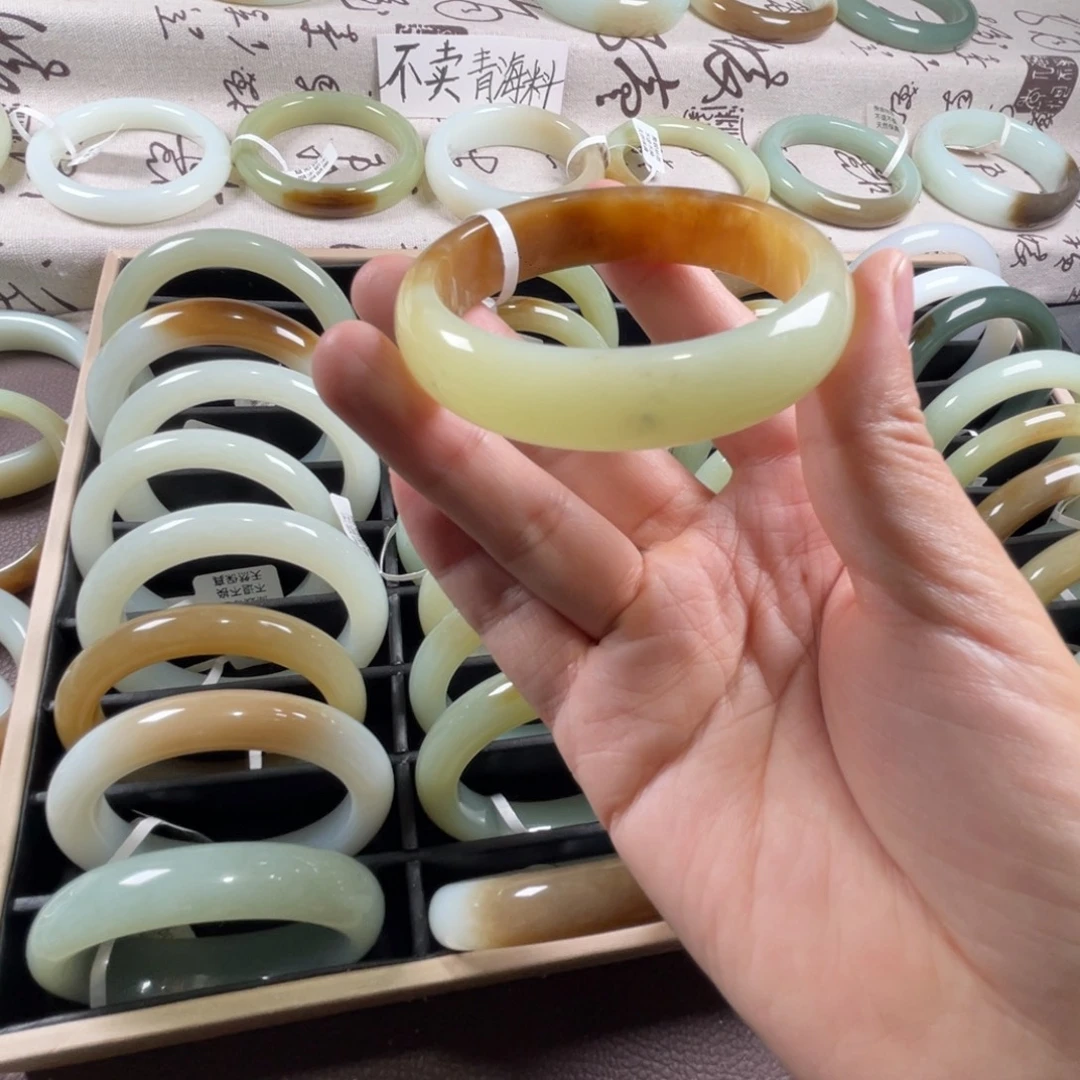 和田玉未镶嵌手镯