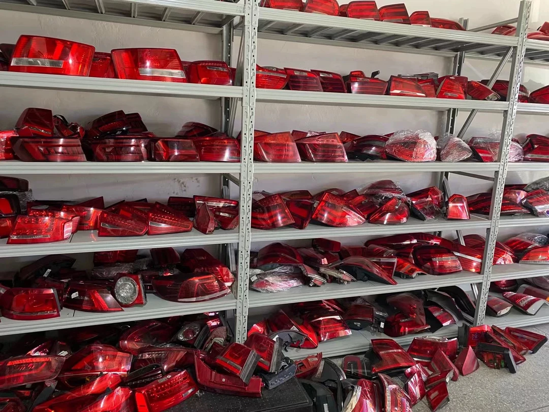 奔驰A200 C200L E260 S GLK300 GLC260 GLE350 GLS450后尾灯拆车