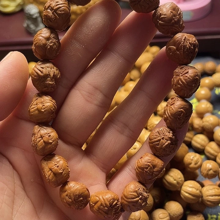 龙纹桃核雕刻瑕疵武金蟾