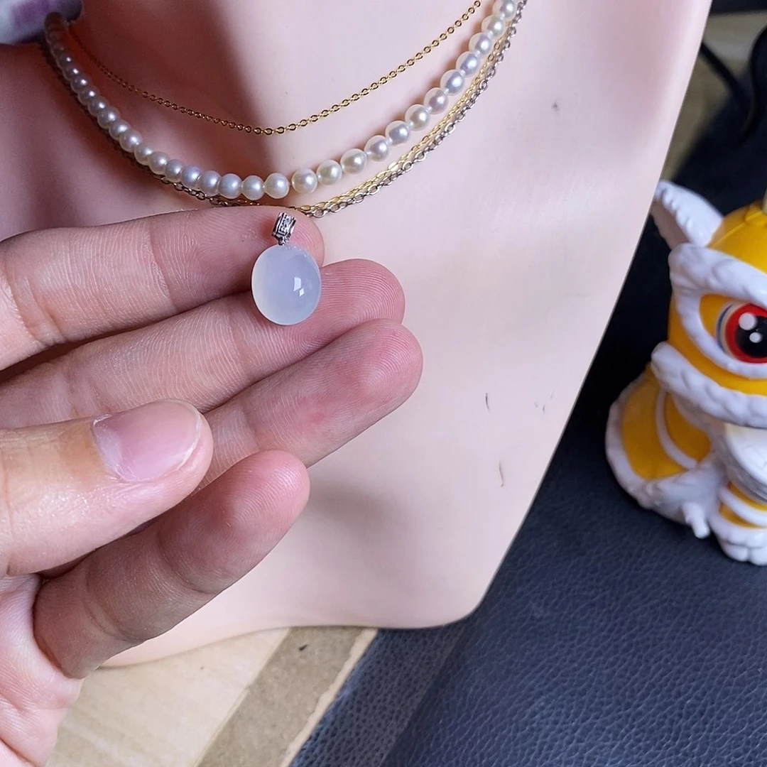 颈饰18K金镶嵌翡翠