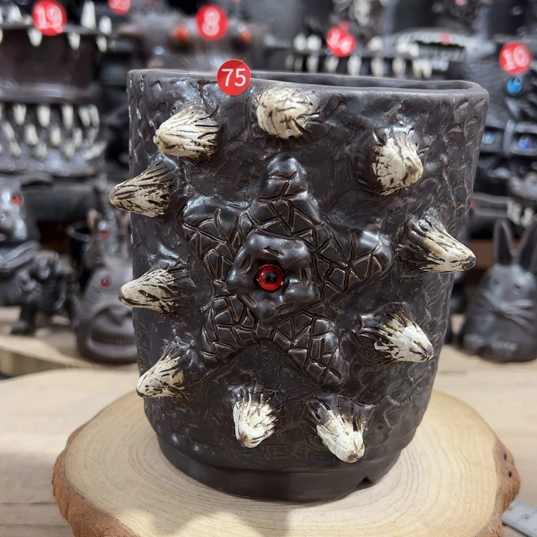 75号，口微不圆手捏花盆，内口11-12外高14.2