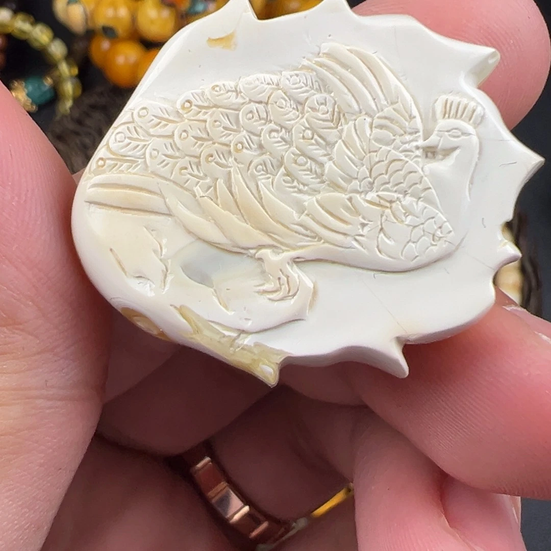 琥珀颈饰未镶嵌蜜蜡雕刻