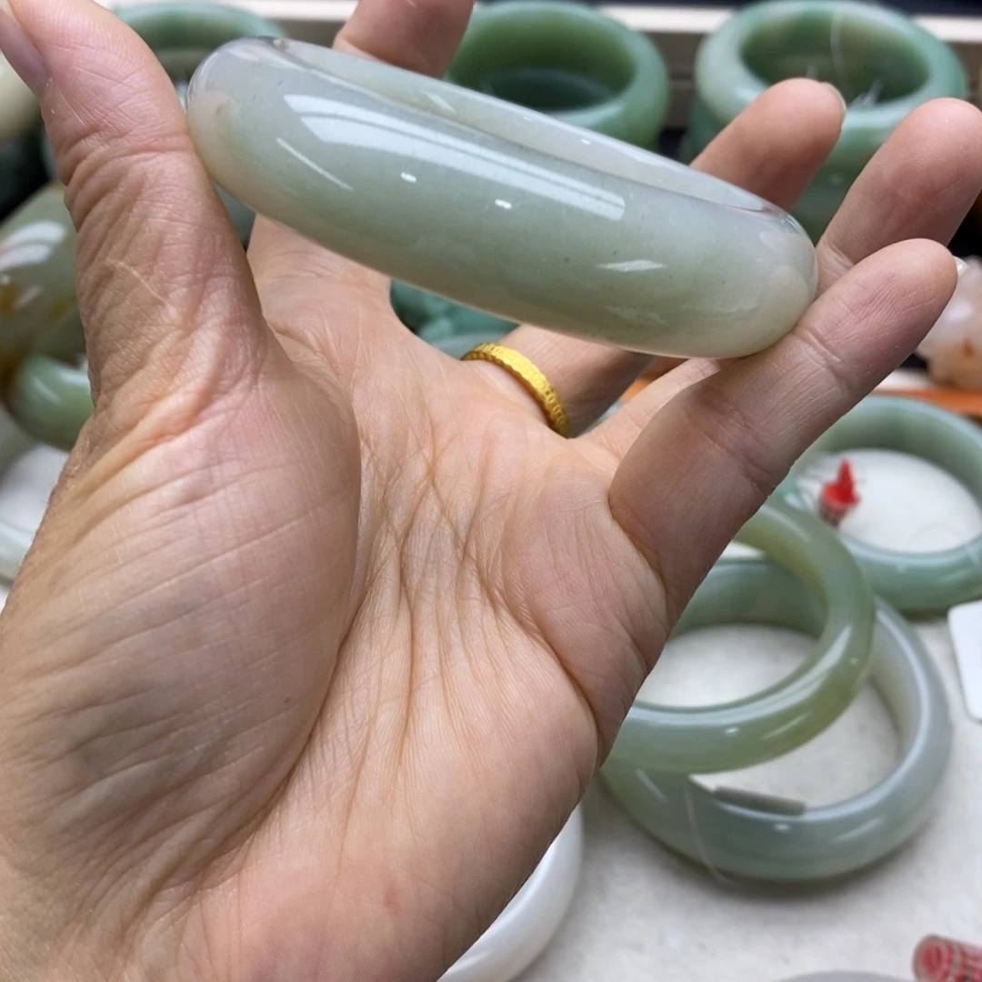 未镶嵌手镯石英质玉?***?