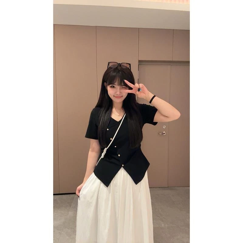 【现货】夏季新款短袖洋气显瘦穿搭时尚纽扣设计v领开叉下摆收腰t恤