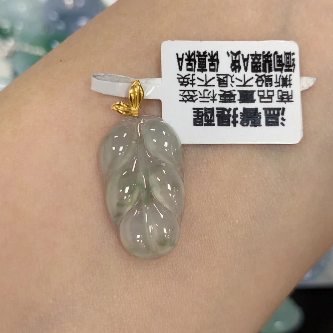 颈饰18K金镶嵌翡翠