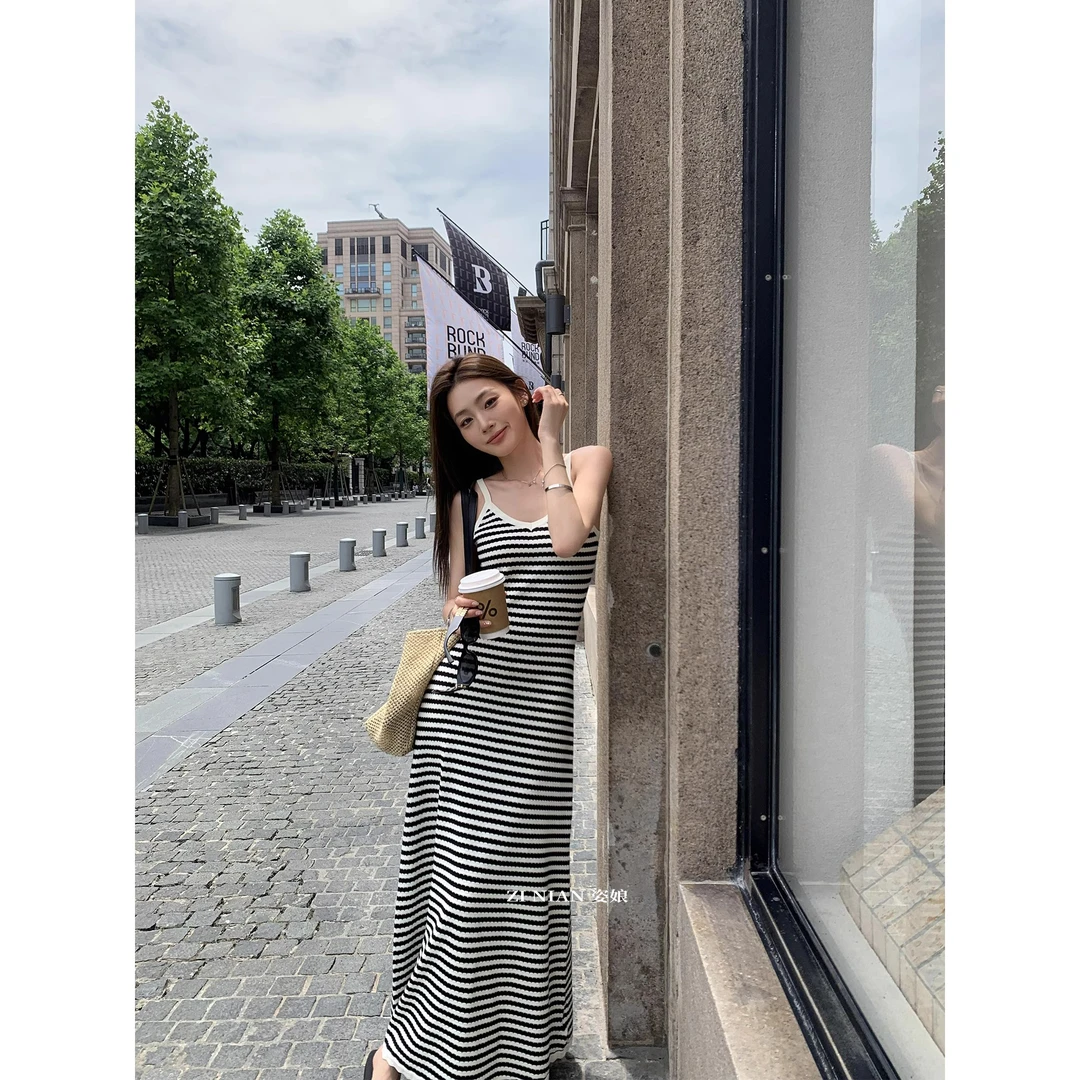 法式条纹v领吊带连衣裙女夏季新款显瘦收腰长裙休闲针织背心裙