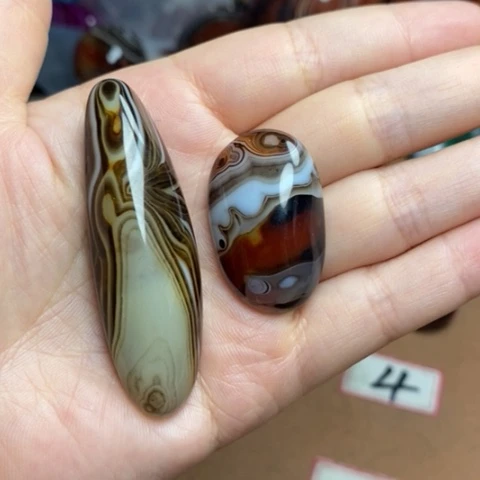 未镶嵌颈饰玛瑙/玉髓苏*