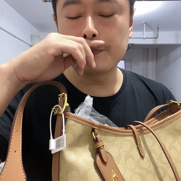 黄牛皮（革）鳄鱼皮（革）犏牛皮（革）