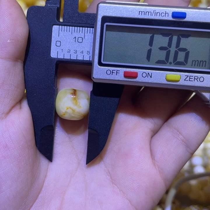 蜜蜡未镶嵌珠宝奇石13.6m
