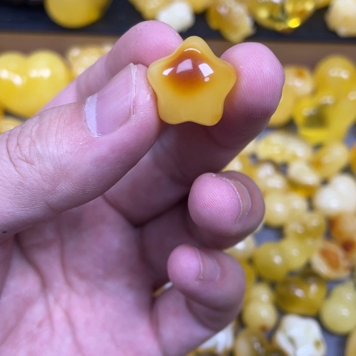 琥珀未镶嵌珠宝奇石
