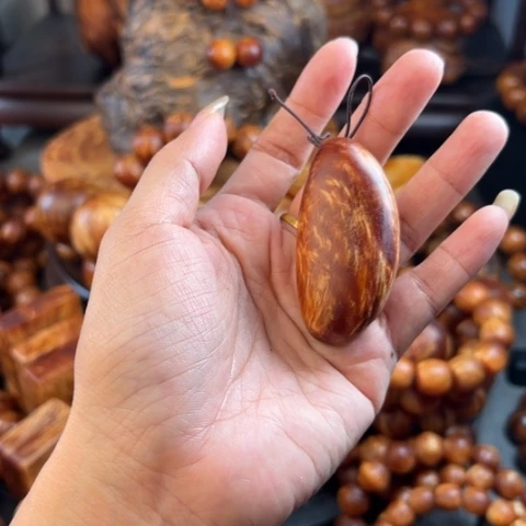 松木（琥珀木）把件