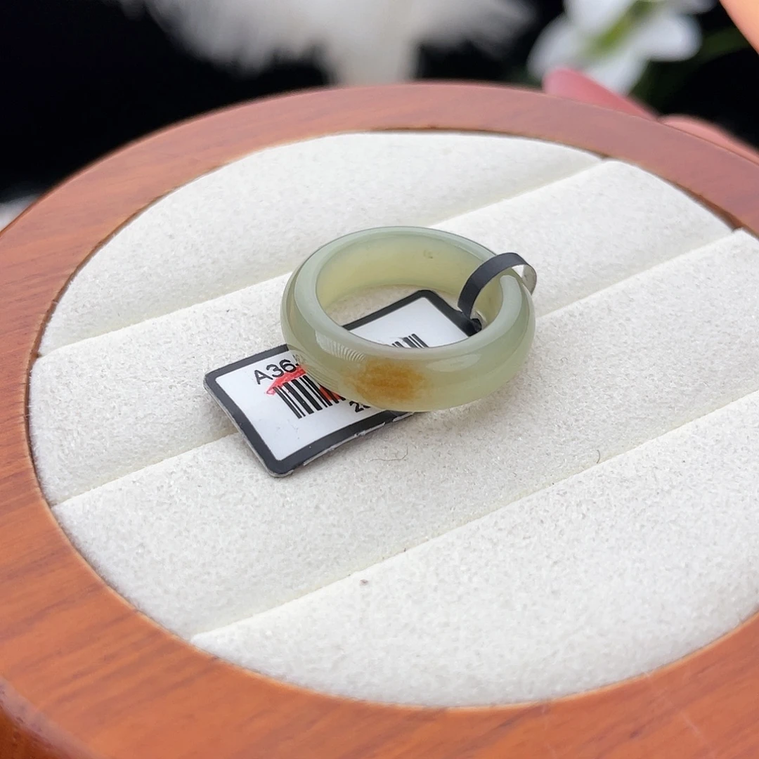 和田玉未镶嵌戒指l126 一口糖小圆条。16.3。