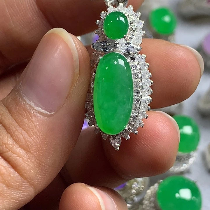 翡翠未镶嵌戒指铜托，卖裸石，需要二次镶嵌