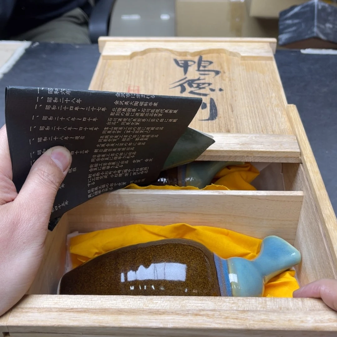 瓷片南**哥密密麻麻地铺满一层