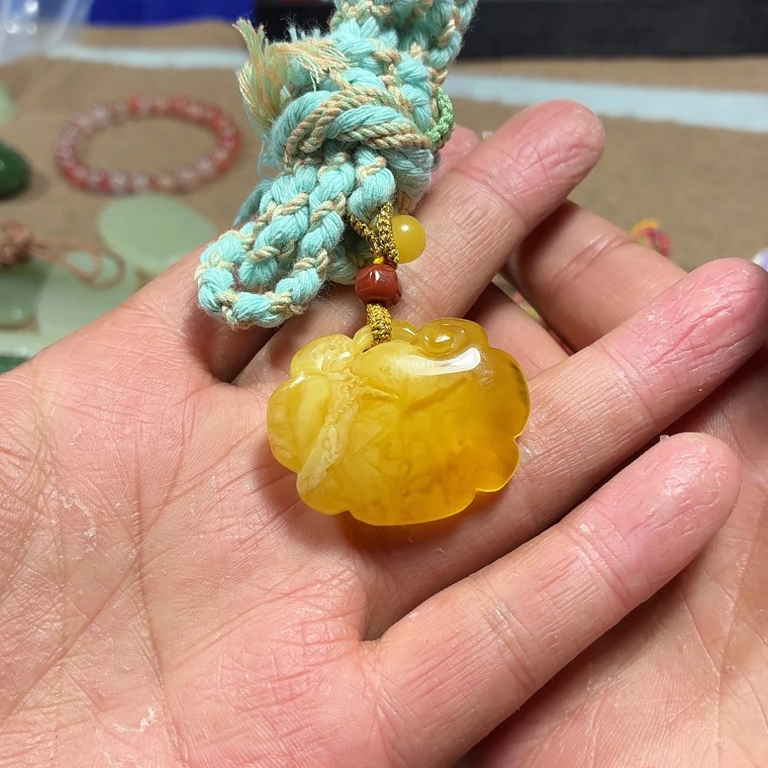 蜜蜡未镶嵌颈饰蜜蜡