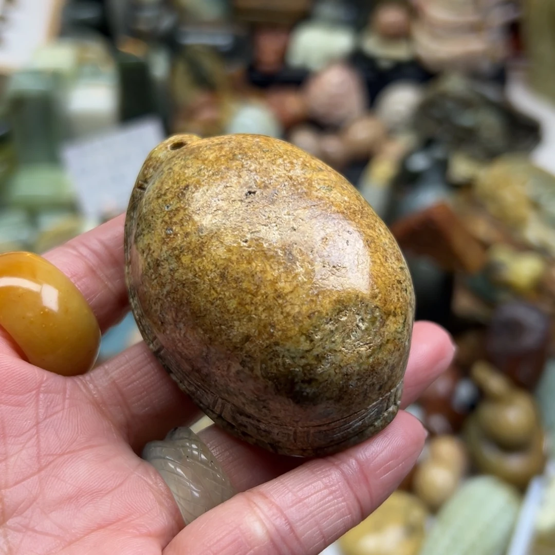 岫岩河磨玉（透闪石质玉）未镶嵌颈饰河磨玉大富甲手玩