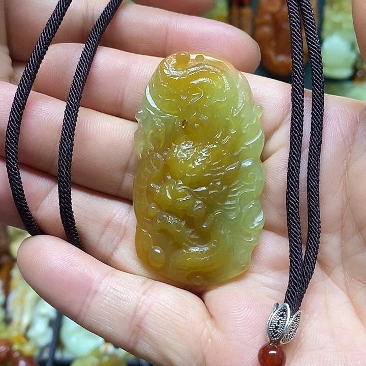 满***飞未镶嵌岫玉吊坠(赠链)