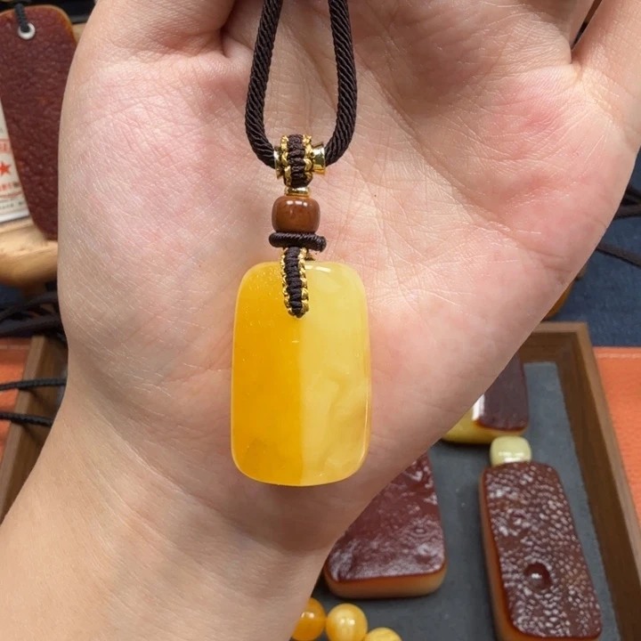 蜜蜡未镶嵌吊坠(赠链)