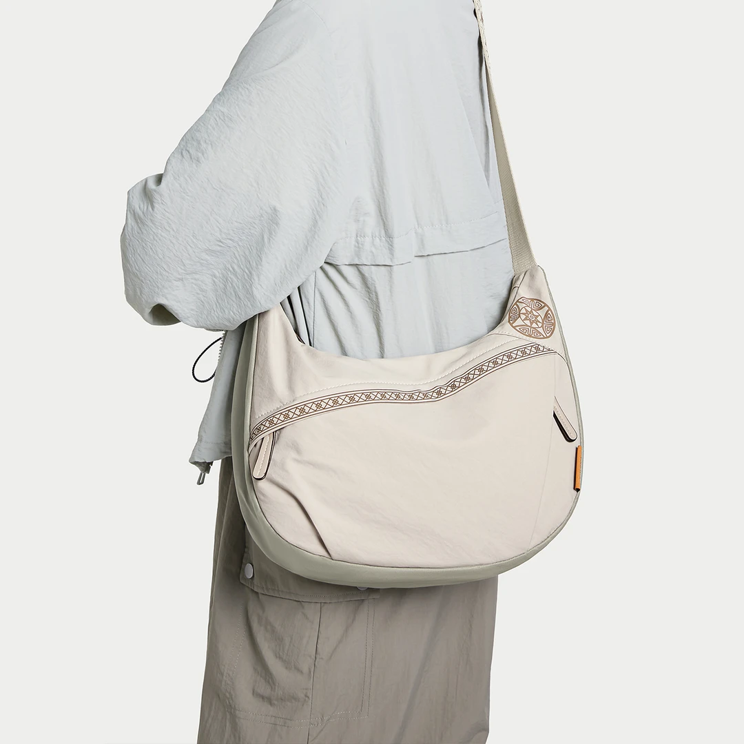 莱夫【秋冬出游】民族风饺子包单肩斜挎大包小众太阳纹斜挎包通勤包