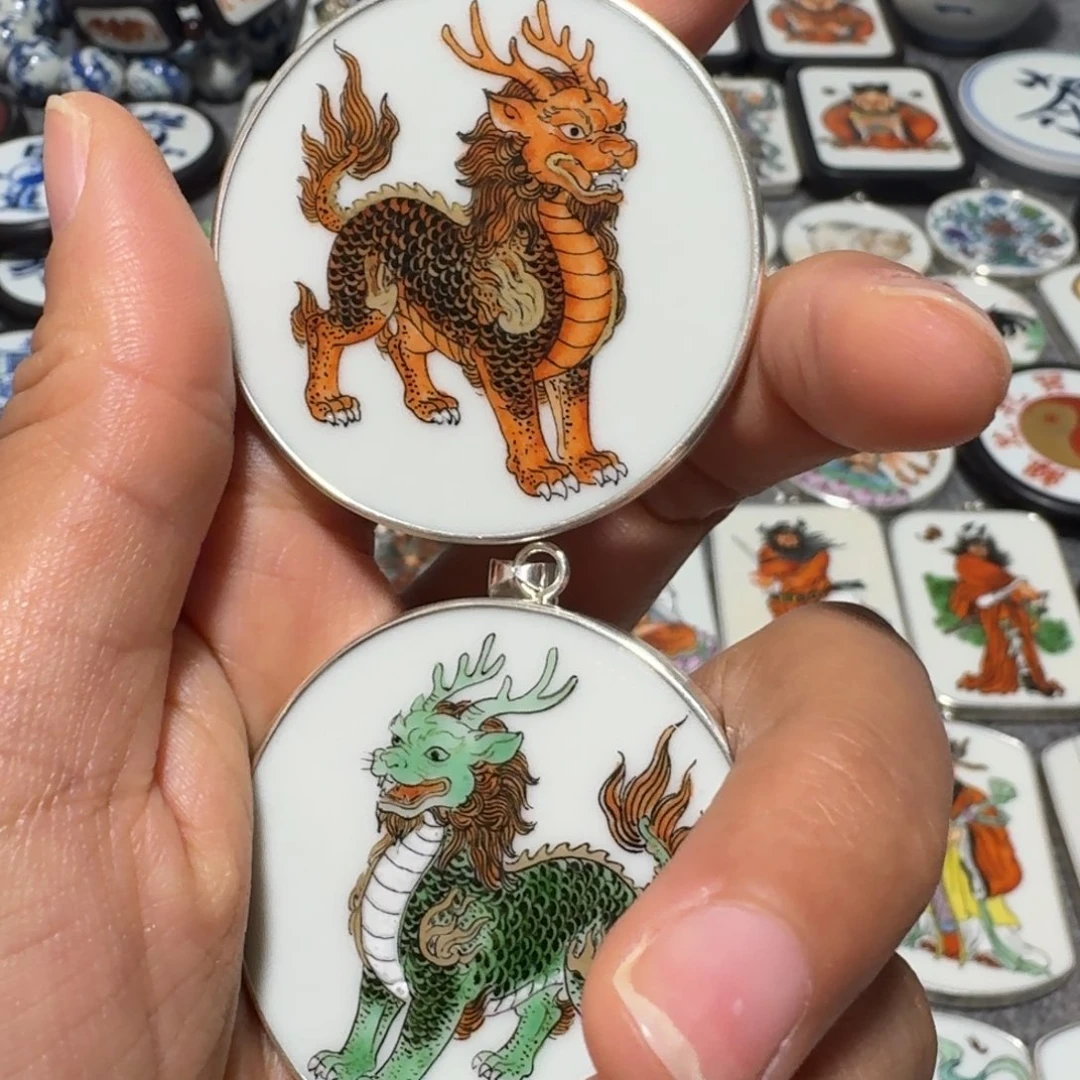 张***亮瓷片精品两个麒麟挂件