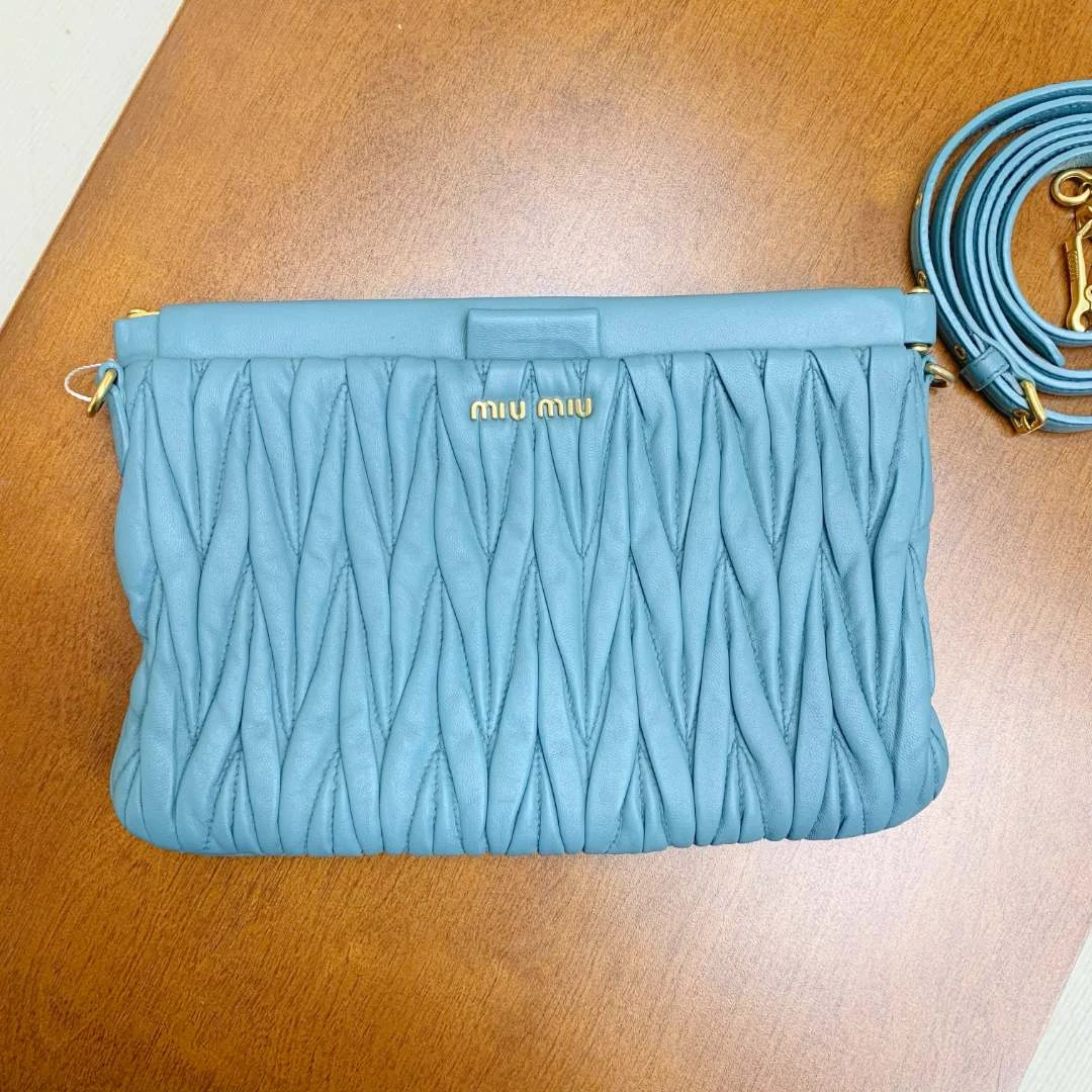 95新 MIU MIU/缪缪 【98新/湖蓝】Miumiu 褶皱水晶夹子  8605