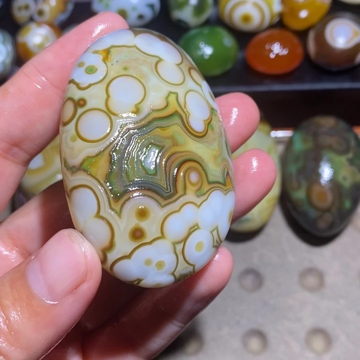 玛瑙/玉髓珠宝半成品未镶嵌卡**里