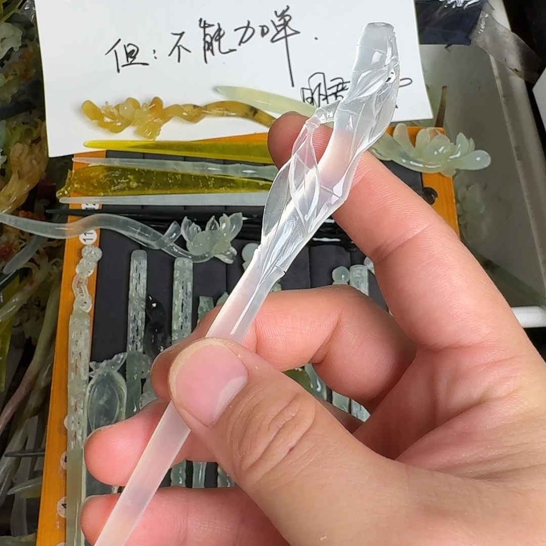 夏***夏未镶嵌蛇纹石玉发饰