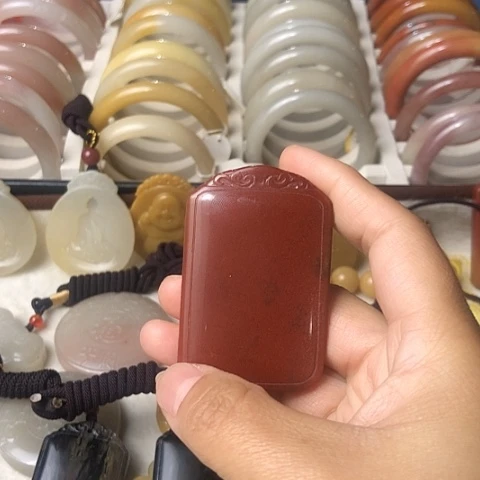 石英质玉未镶嵌颈饰