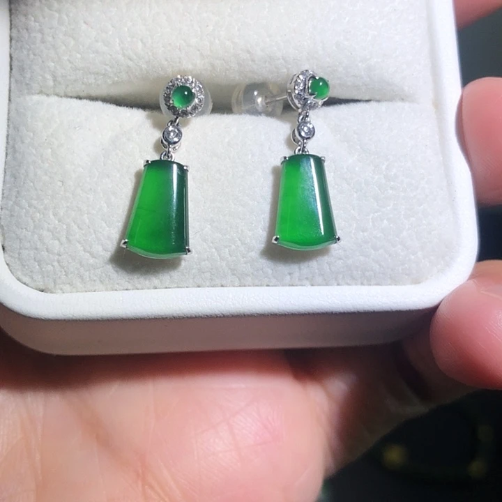 翡翠未镶嵌耳饰方牌