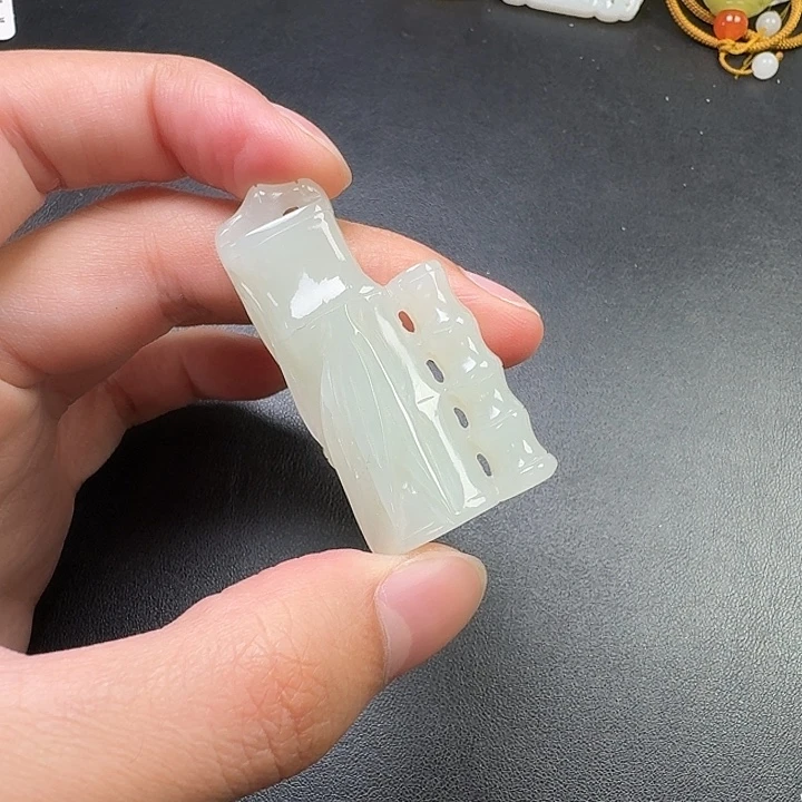 团***5和田玉未镶嵌挂件