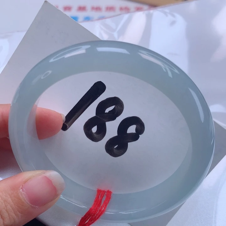 翡翠手镯未镶嵌冰