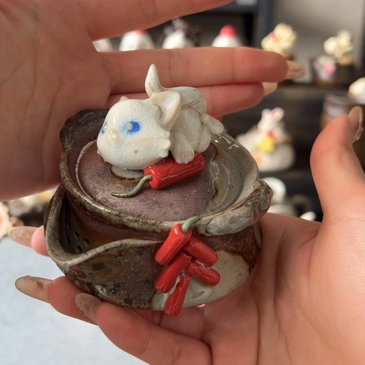 杯瑾**?猫咪宝瓶品相完美摆件