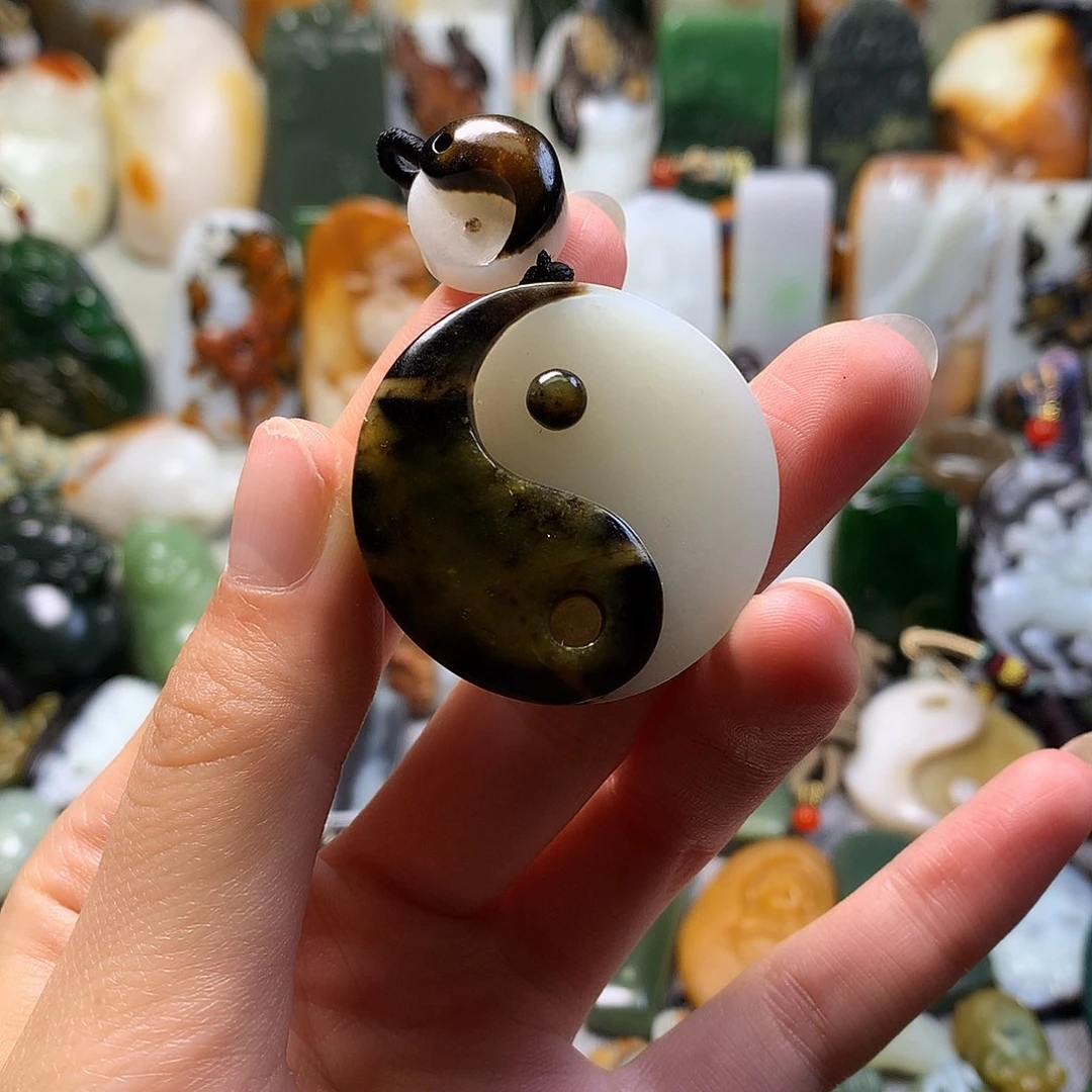 颈饰未镶嵌和田玉?**风