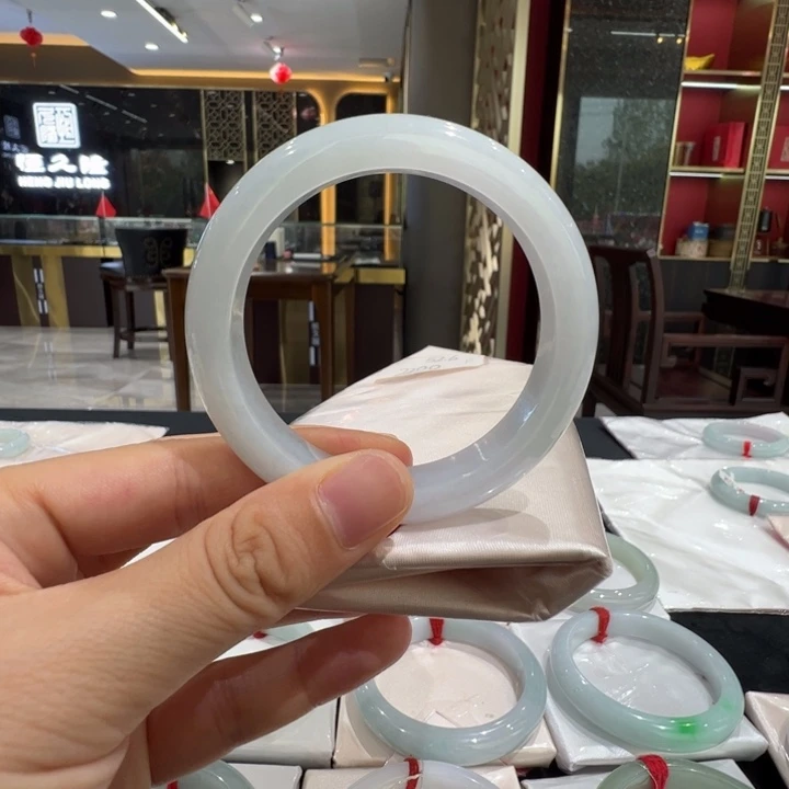 翡翠未镶嵌手镯冰蓝52.6福利不退不换