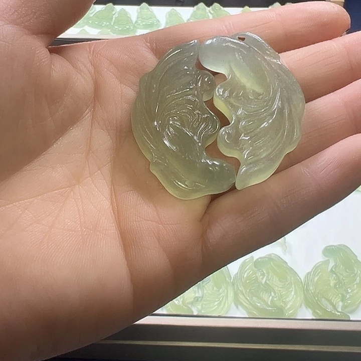 蛇纹石玉颈饰未镶嵌