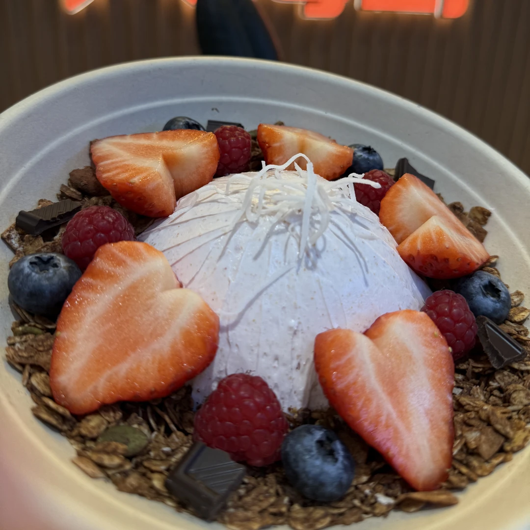 新品上架草莓蓝莓树莓冷萃希腊酸奶【1小时送货到家】