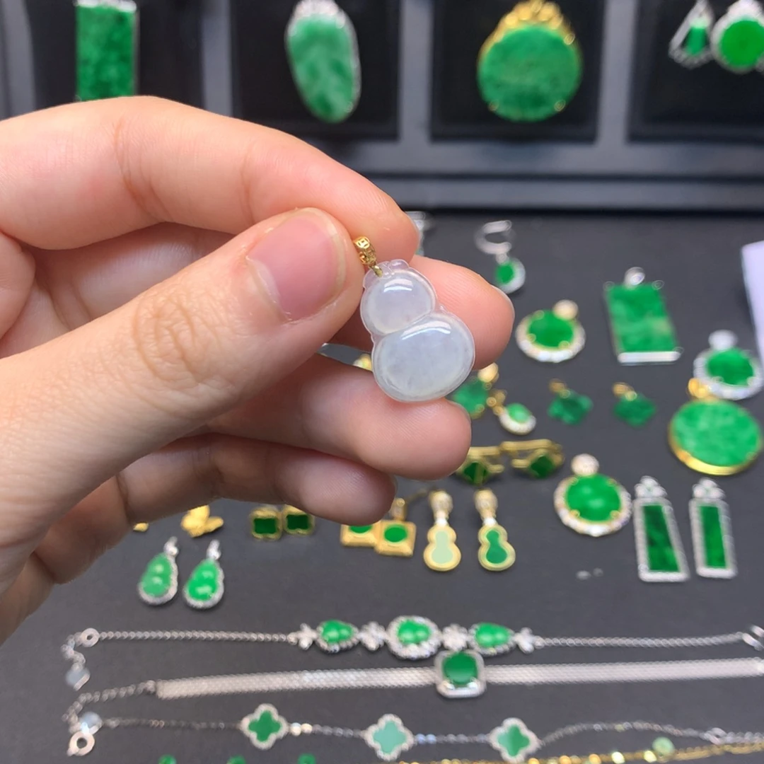 翡翠未镶嵌颈饰有纹裂