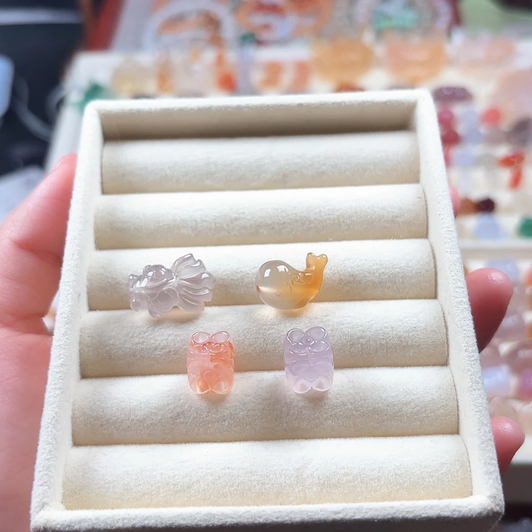 芙***芙玛瑙/玉髓未镶嵌颈饰