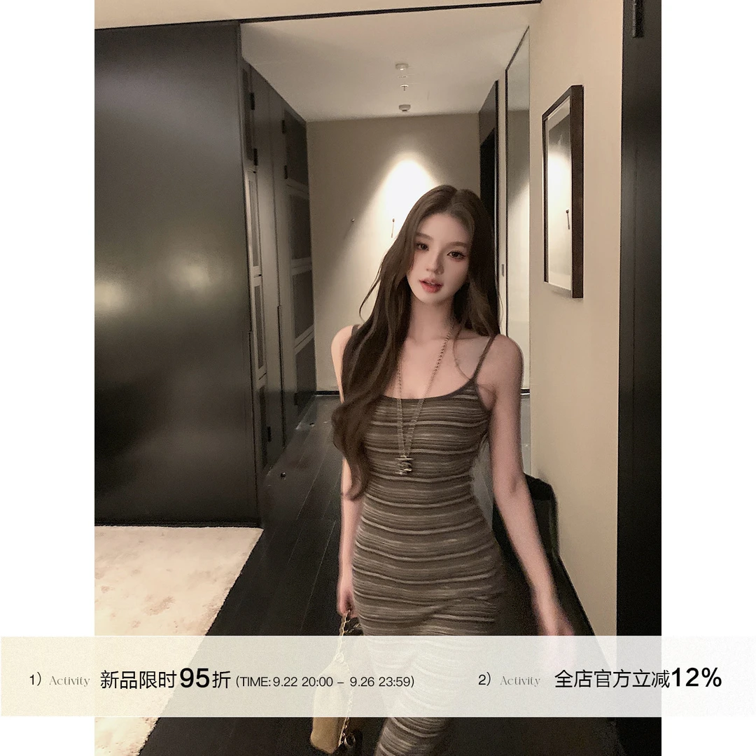 【QIUROUYAO邱肉瑶】叠穿天才｜秋冬片场女王条纹吊带长裙