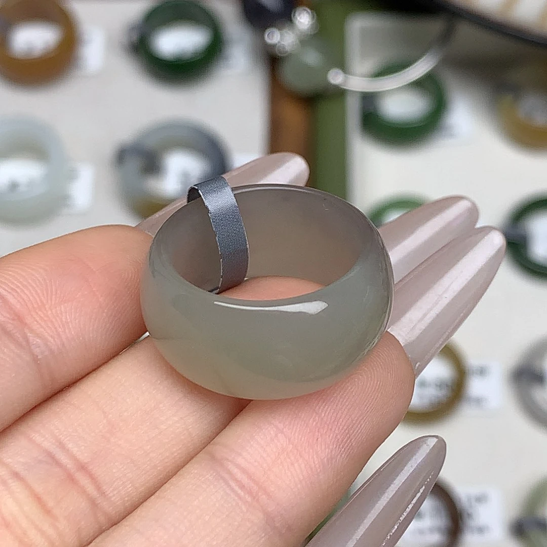 未镶嵌戒指和田玉