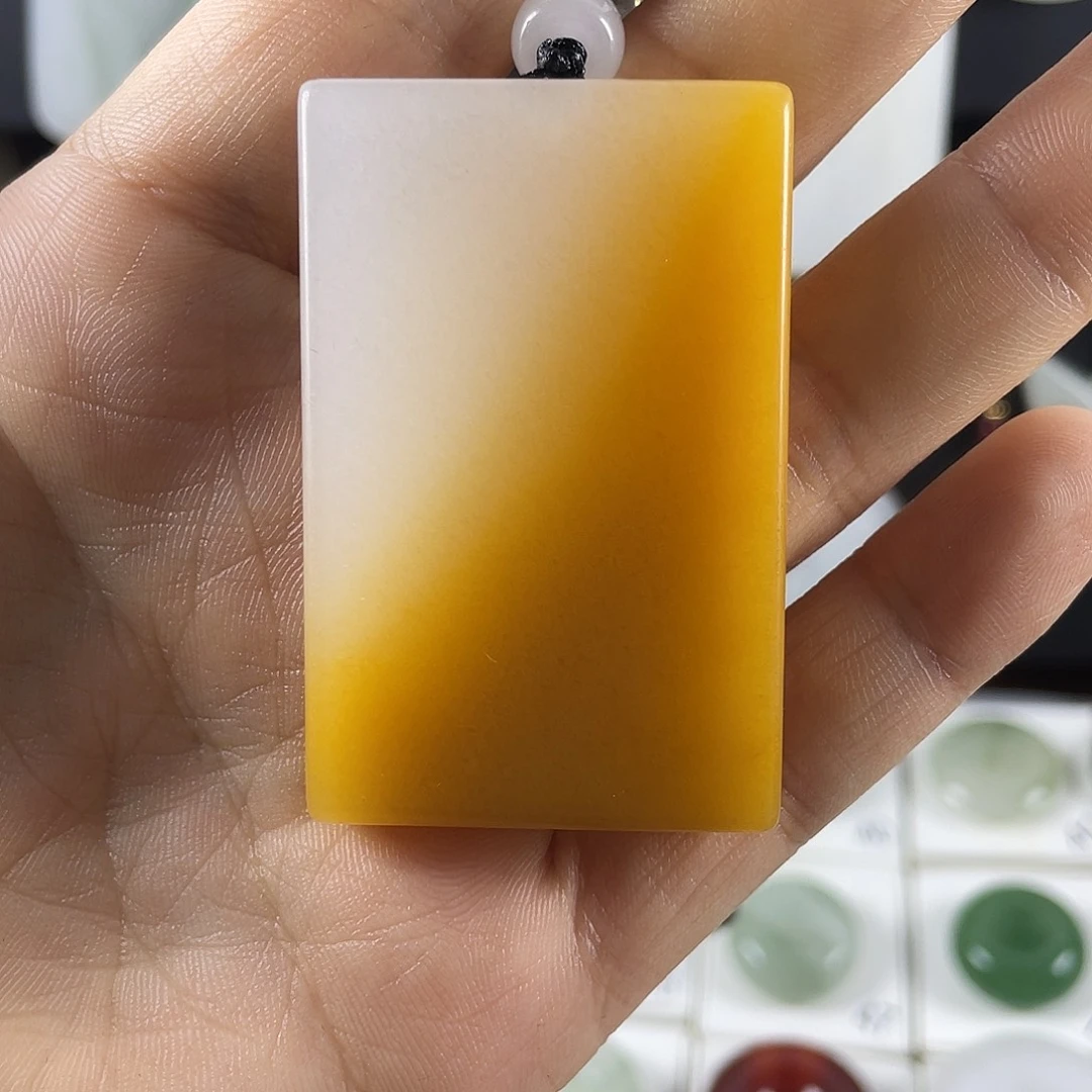 颈饰未镶嵌石英岩玉
