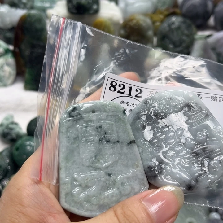 翡翠未镶嵌颈饰8212瑕疵