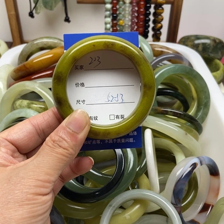 蛇纹石玉未镶嵌手镯