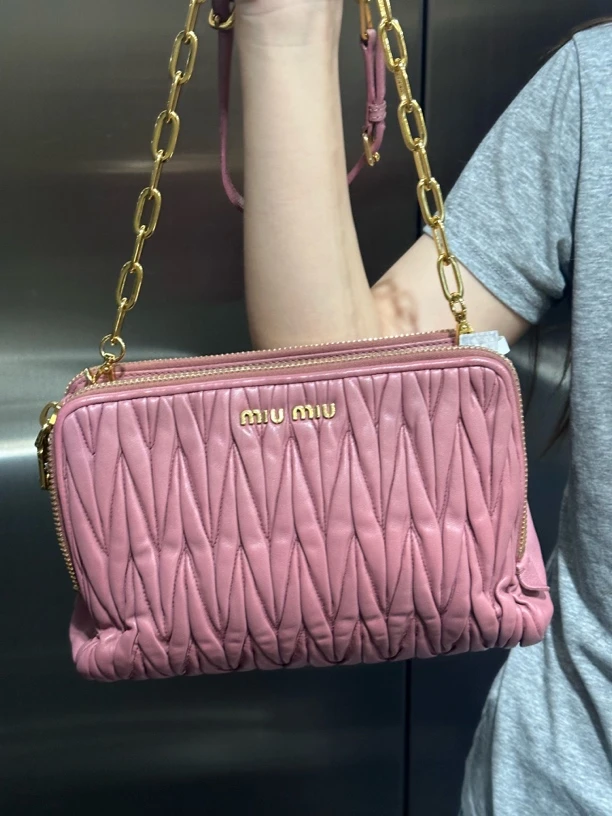 95新 MIU MIU/缪缪 紫粉色褶皱时尚精致手提斜挎包包