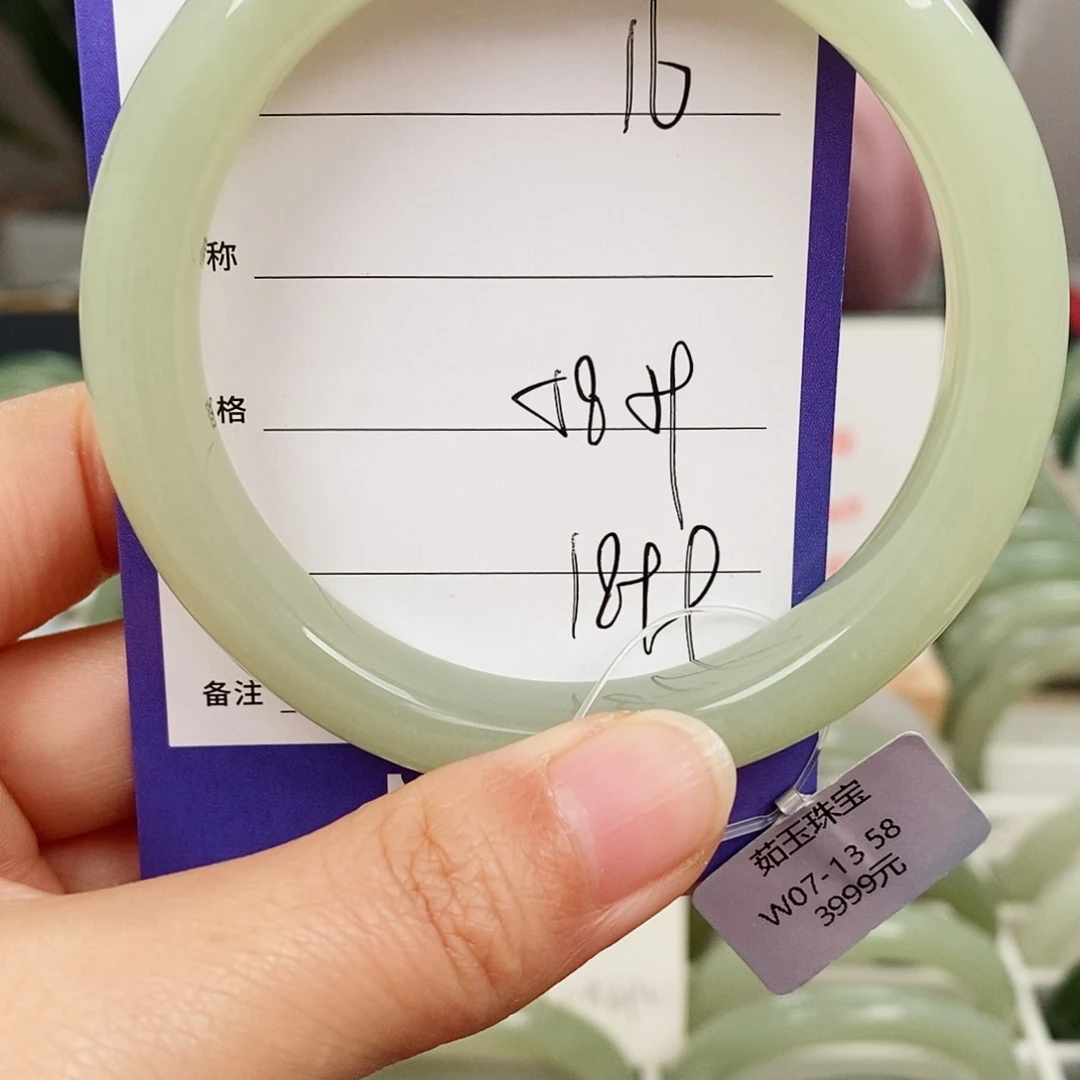 和田玉未镶嵌手镯微色差16