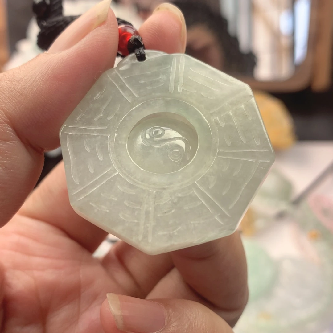 翡翠未镶嵌颈饰是