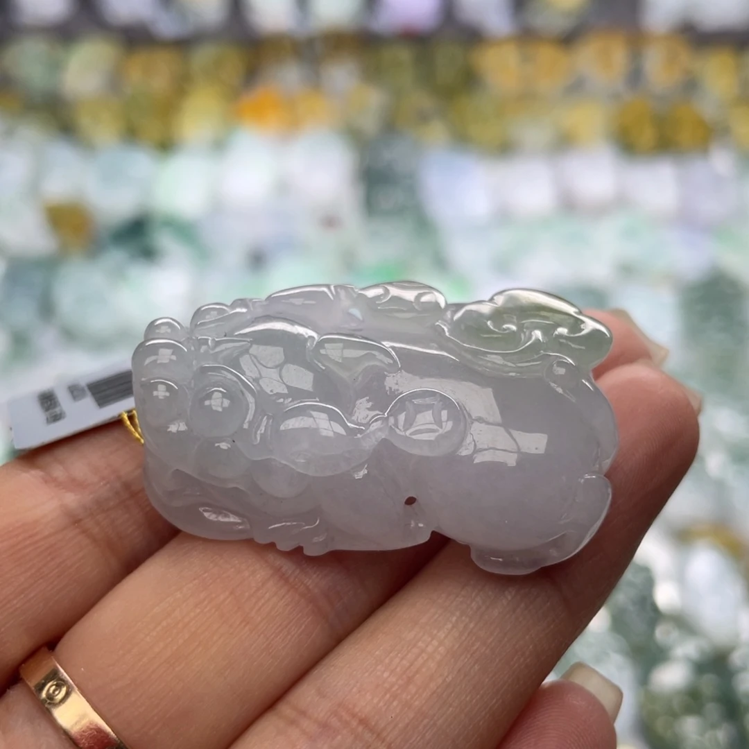 翡翠未镶嵌颈饰貔貅