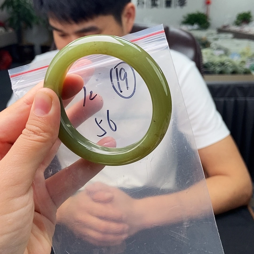 和田玉手镯未镶嵌拍一发一